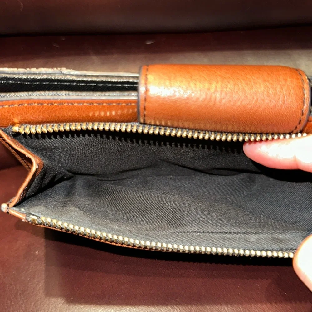 Fossil Madison Leather Wallet - Picture 7 of 16